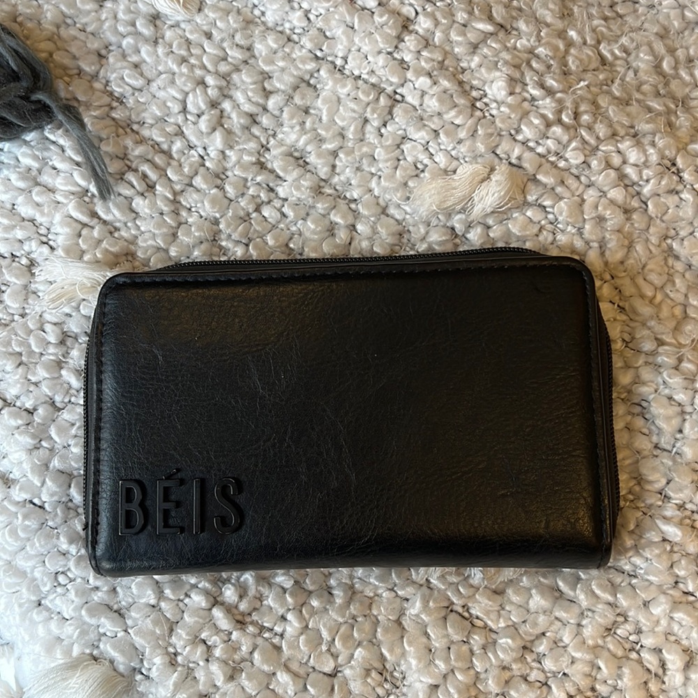 Beis Travel Wallet